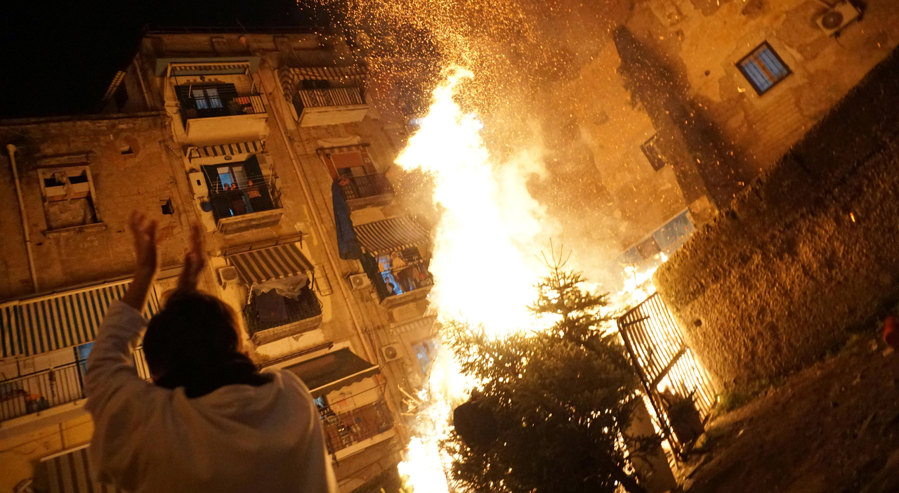 Notte Di Terrore A Napoli Per Il Cippo Di Sant Antonio Borrelli Un