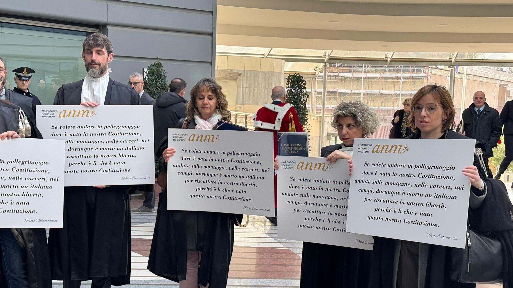 Anno Giudiziario La Protesta Silenziosa Dei Magistrati In Toga E