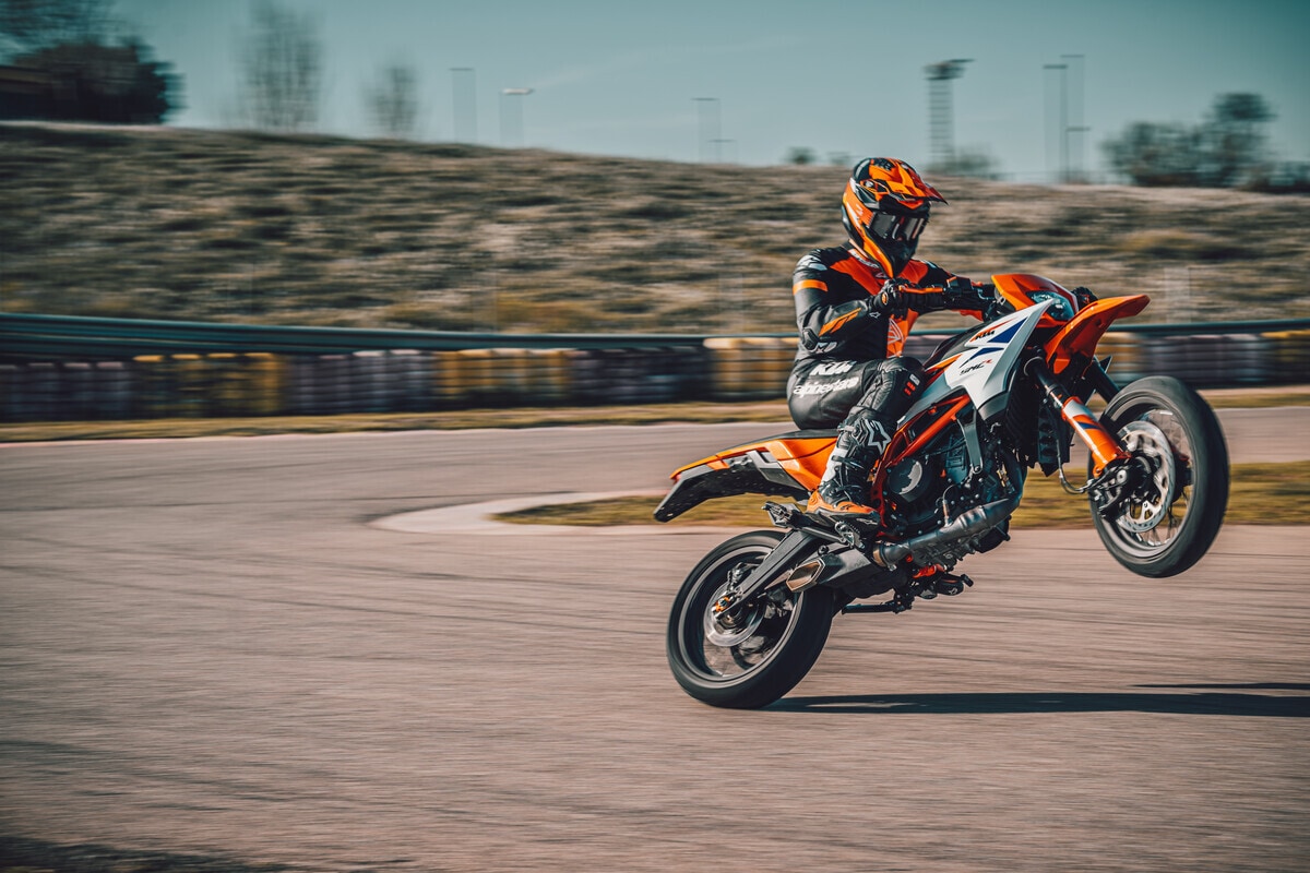 KTM 125 E 390 SMC R 2025 Mettono In Moto Ladrenalina Ecco I Prezzi Bmdq