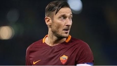 Roma, Totti vuole giocare ancora: Sto bene perché smettere?