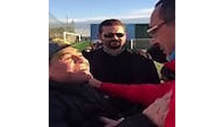 Maradona incontra il Napoli: l'abbraccio con Sarri, Insigne, Mertens & C.