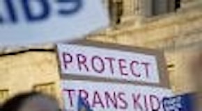 Usa, Trump revoca norma Obama su uso bagni per studenti transgender