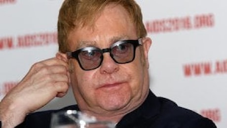 Infezione per Elton John, ha rischiato di morire. e cancella i prossimi concerti