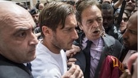 Roma, Totti sfida la Lazio: Vogliamo la rivincita e distruggerli