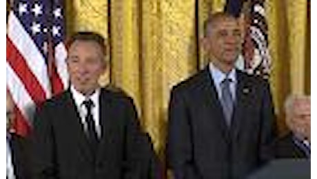 Usa, Hanks, Redford e Springsteen ricevono da Obama la medaglia della libertà
