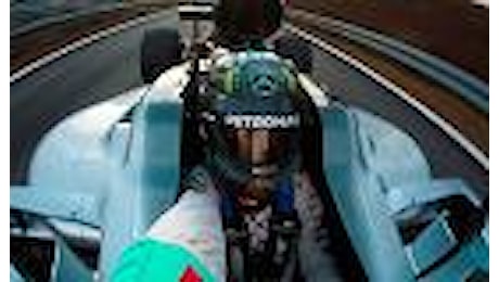 F1, finale da 'brivido' per Rosberg: il selfie durante ll'ultimo giro in pista con la Mercedes