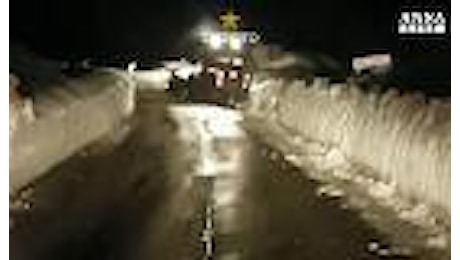 Teramo: l'esercito sgombera le strade dalla neve