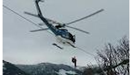 Teramo, emergenza neve: 4 persone salvate con elicottero della polizia 