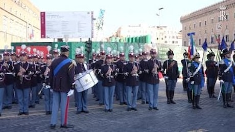 Alzabandiera all'Altare Patria per Giorno di Unità Nazionale