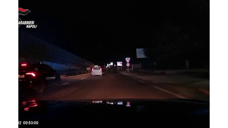 Napoli, in contromano sulla superstrada. L'inseguimento e l'arresto