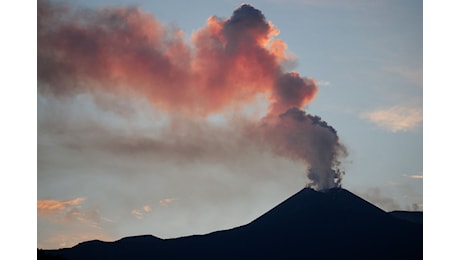 Si è esaurita la fontana di lava sull'Etna, verso graduale riapertura aeroporto Catania