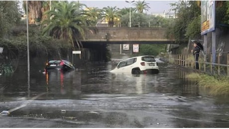 Sicilia colpita da una bomba d'acqua. La diretta video da Acireale