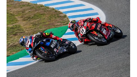 Superbike, Razgatlioglu vince Gara 2 a Jerez. Bulega chiude 2°