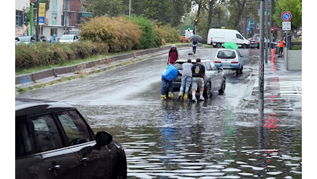 Maltempo oggi in Italia, allerta meteo rossa in Emilia Romagna e arancione in 7 regioni