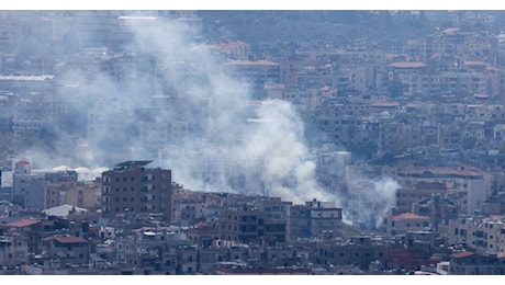 Colpi di cannone e carri armati in azione, prime incursioni di Israele in Libano. Raid aerei a sud di Beirut