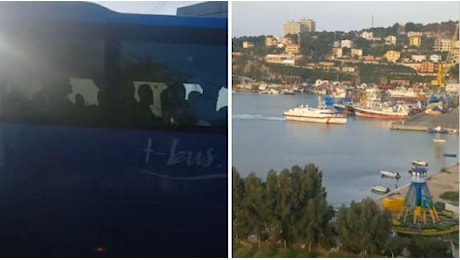 I migranti trasferiti in Albania tornano in bus verso il porto di Shengjin: attraccata la nave che li riporterà in Italia