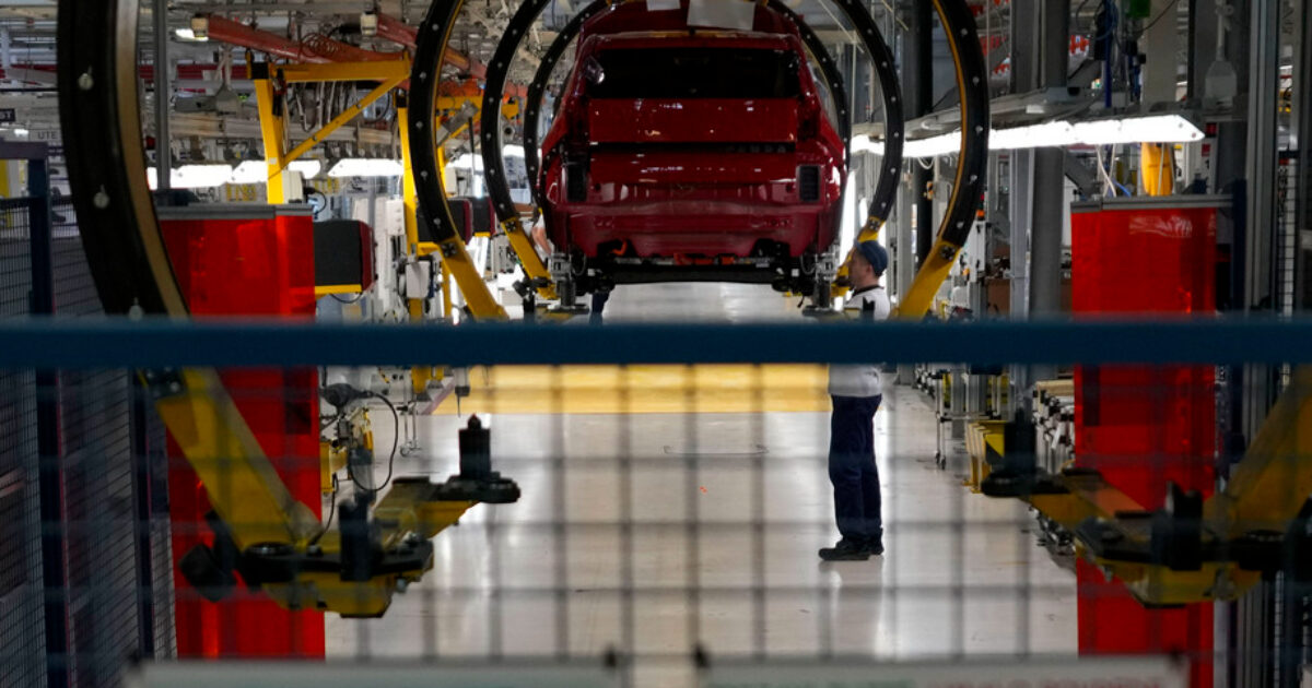 Crisi Dell’auto, Lavoratori Dell’indotto Stellantis Bloccano Lo ...