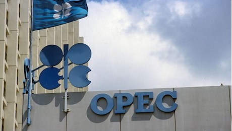 OPEC rivede al ribasso stime di crescita domanda per il 2024 e 2025