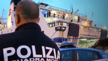 Migranti tornano a Lampedusa dopo respingimento, 5 arresti