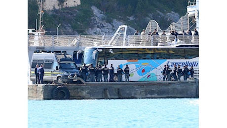 I nuovi trucchi dei giudici pro immigrati: stop all'espulsione con la domanda d'asilo