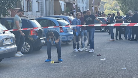 VIDEO | Crotone, sparatoria al quartiere Lampanaro: un morto e un ferito grave