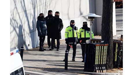 Corea del Sud, la polizia perquisisce il rifugio del presidente Yoon