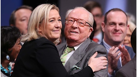 Jean Marie Le Pen morto a 96 anni, era ricoverato da settimane: padre di Marine, aveva fondato Front National