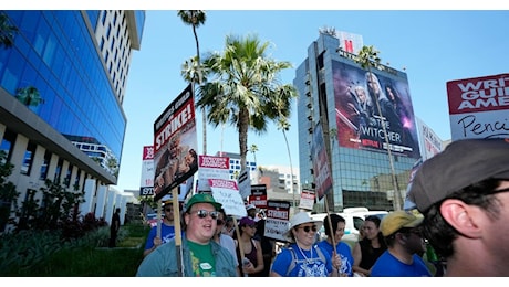 “No all’abuso dell’Intelligenza artificiale ai nostri danni”: gli attori di Hollywood di nuovo in sciopero contro le aziende di videogiochi