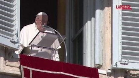 Papa Francesco all'Angelus: La guerra è sempre una sconfitta per l'umanità intera