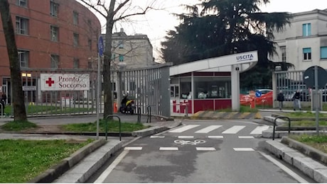 Furgone investe quattro pedoni a Milano, uno gravissimo