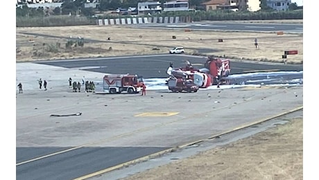 Elicottero antincendio in fiamme all’aeroporto di Reggio Calabria