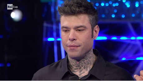 Fedez, la mamma del rapper tranquillizza i fan dopo l'apparizione a «Sarà Sanremo» in cui sembra assente: «Niente di grave»