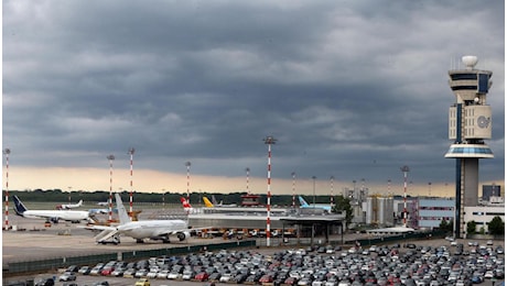 Aeroporto di Malpensa chiuso per maltempo, voli dirottati altrove: la situazione dopo la bomba d'acqua