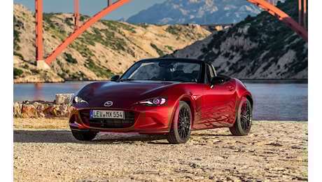 Mazda MX-5, la nuova generazione? Cambio manuale e motori Skyactiv-Z