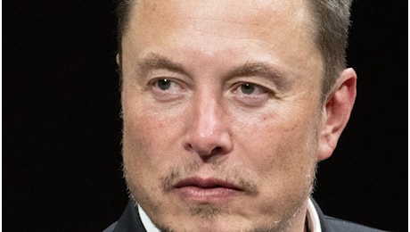 Musk ammette: farà un Tesla Phone se sarà costretto