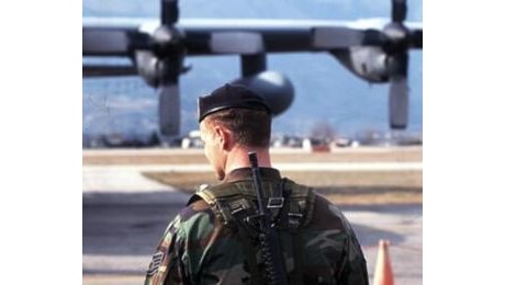 Nato, Usa alzano a 'Charlie' il livello di allerta nelle basi d'Europa. Cnn: 'Rischio attentati'