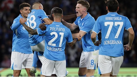 Il Napoli prova la prima fuga: 3-1 al Como coi gol di McTominay, Lukaku e Neres