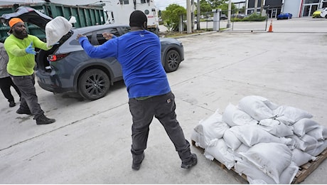 Milton: migliaia di residenti evacuati prima che l'uragano si abbatta sulle coste della Florida