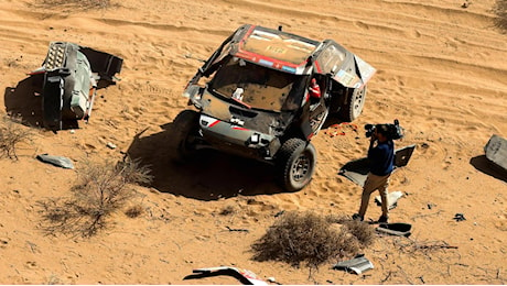 Loeb costretto al ritiro, continua la maledizione alla Dakar