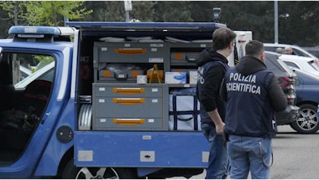 Agguato in via Imbriani a Milano: scooter si affianca a un’auto e un uomo spara contro il conducente. Poi scappano tutti