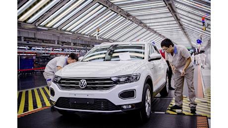 Volkswagen chiude fabbriche in Cina, ma cresce in Italia