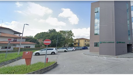 Vicenza, furto alla banca Credit Agricole. Agenti circondano l'edificio