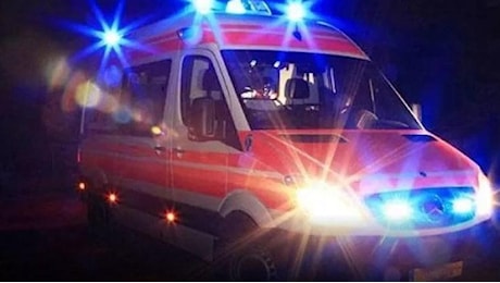 “Dovete portare mia zia in un altro ospedale”: prende a martellate l’autista dell’ambulanza