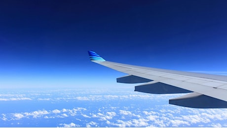 Ryanair, da novembre si viaggia «solo» con lo smartphone