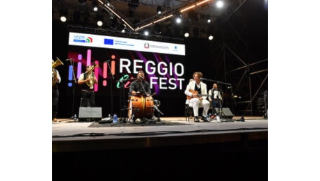 Goran Bregovic sbanca il Reggio Live Fest: pubblico in delirio per l'artista e la sua band