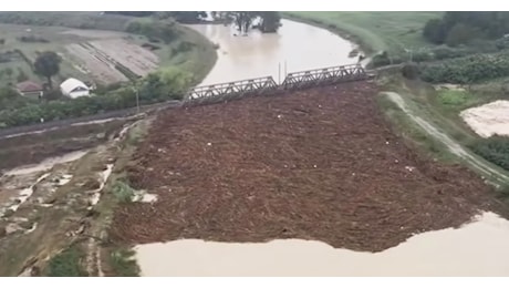 Negazionismo da catastrofe e cura del territorio: una foto virale dell'alluvione in Romagna e la necessità di introdurre complessità nel dibattito