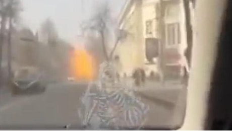Ucraina, strage di Sumy: l'esplosione del missile ripresa da un automobilista