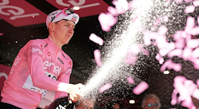 Giro d'Italia, super rimonta di Pogacar: battuto Ganna nella cronometro, sale il vantaggio in classifica
