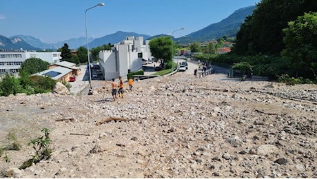 Frana con un fronte di circa 200 metri blocca strada in Trentino