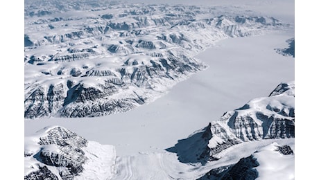 Perché quei virus giganti trovati sui ghiacci della Groenlandia potrebbero rallentarne lo scioglimento